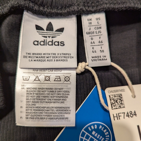 Adidas Ribbed Shorts High Waisted Black in Size L - Picture 6 of 8